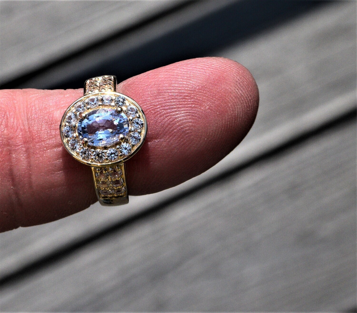 Sapphire Gold Ring, Sz. 7.  with1.33cwt Ceylon Blue Sapphire.  Independent Master Valuer Appraised  . See Video.