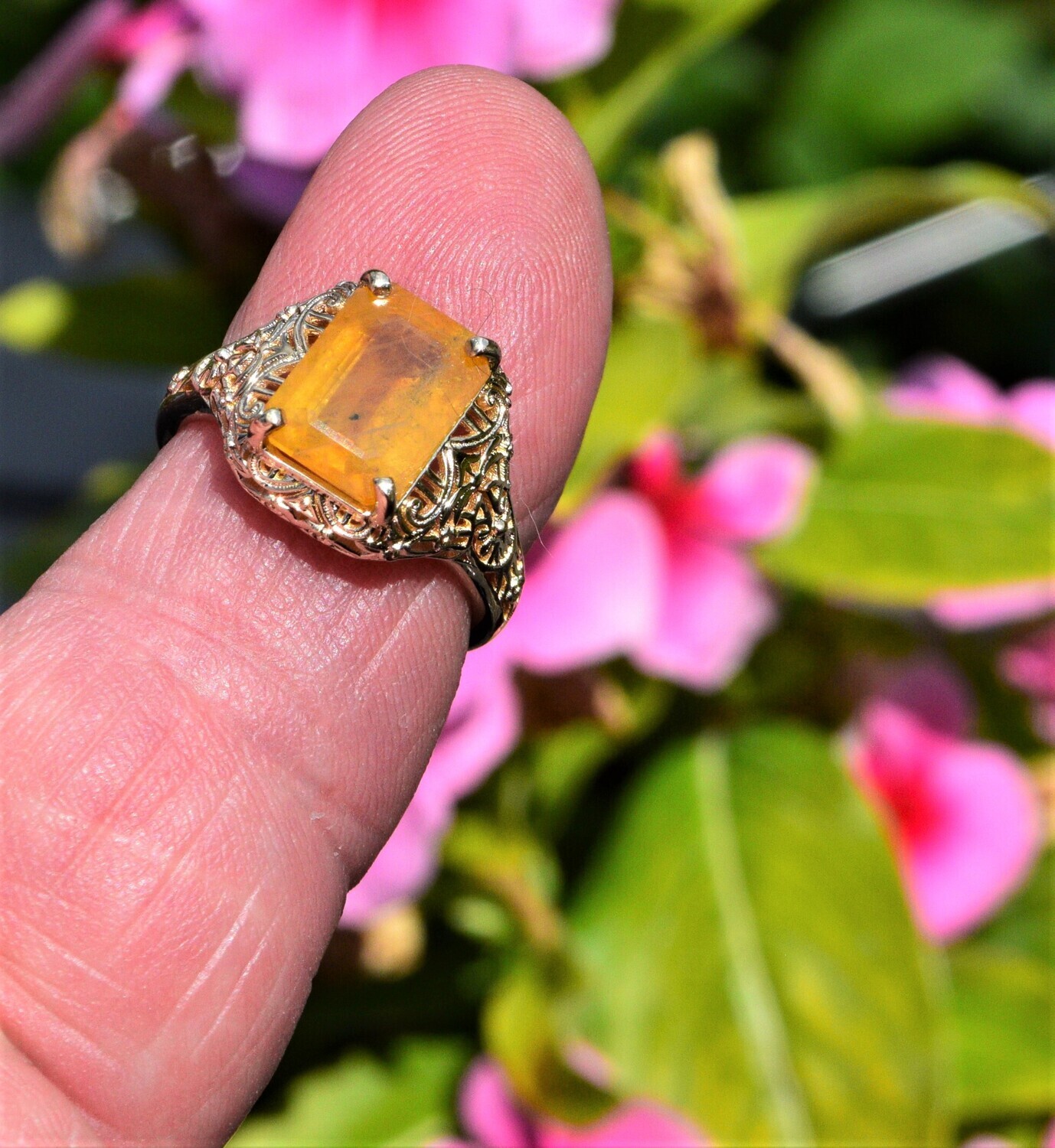 Approx. 4.57 Yellow Sapphire.  Solid Gold Setting . Size 7. September Birthstone. See Video. Master Valuer Appraised.