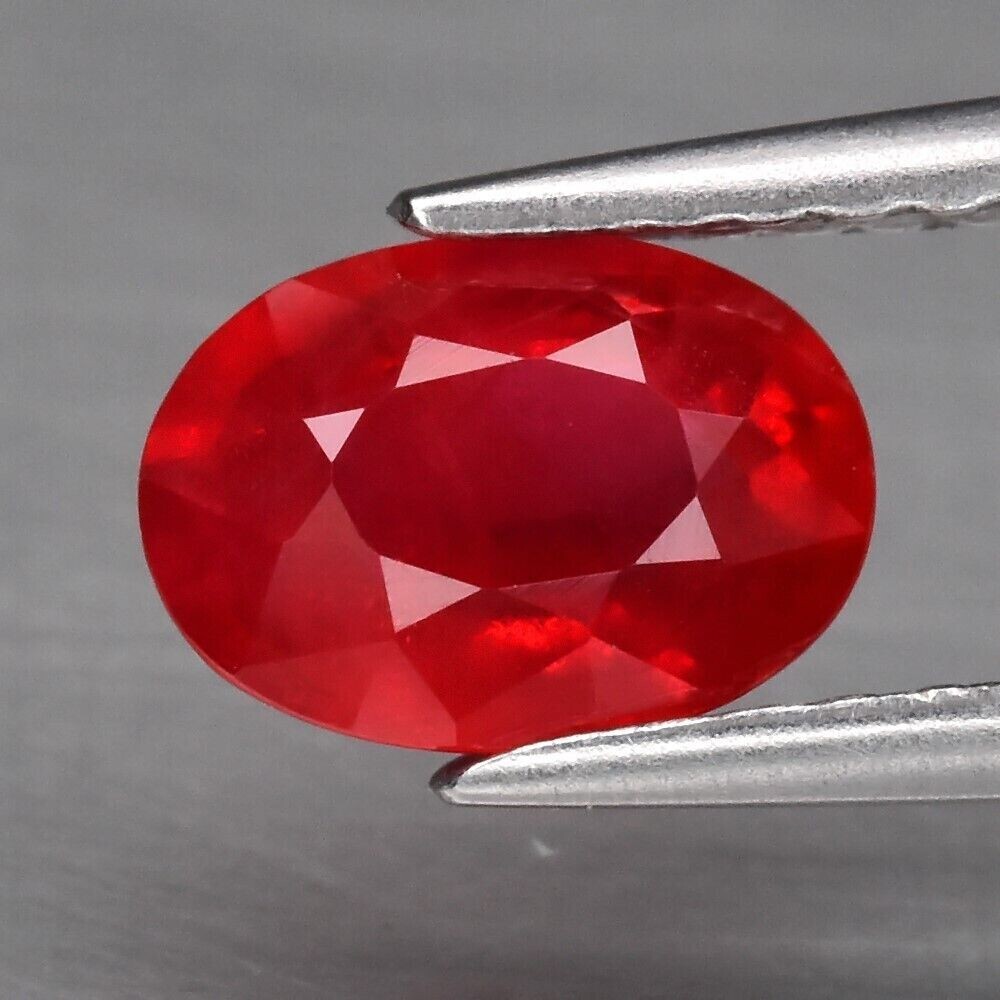 Sapphire, Reddish Orange.  Approx.  1cwt.  Natural Earth Mined. 7x5.2x3.2mm. See Video