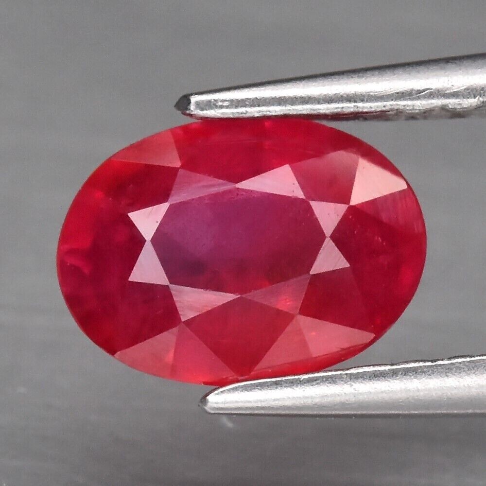 Sapphire, Reddish Orange.  Approx.  1cwt.  Natural Earth Mined. 6.8x5x3.2mm. See Video