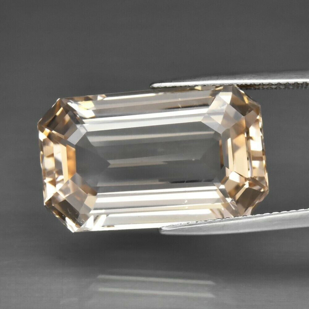 Topaz, 29.75cwt. Natural Earth Mined . Unheated. 22x14x9.5mm. See Video.