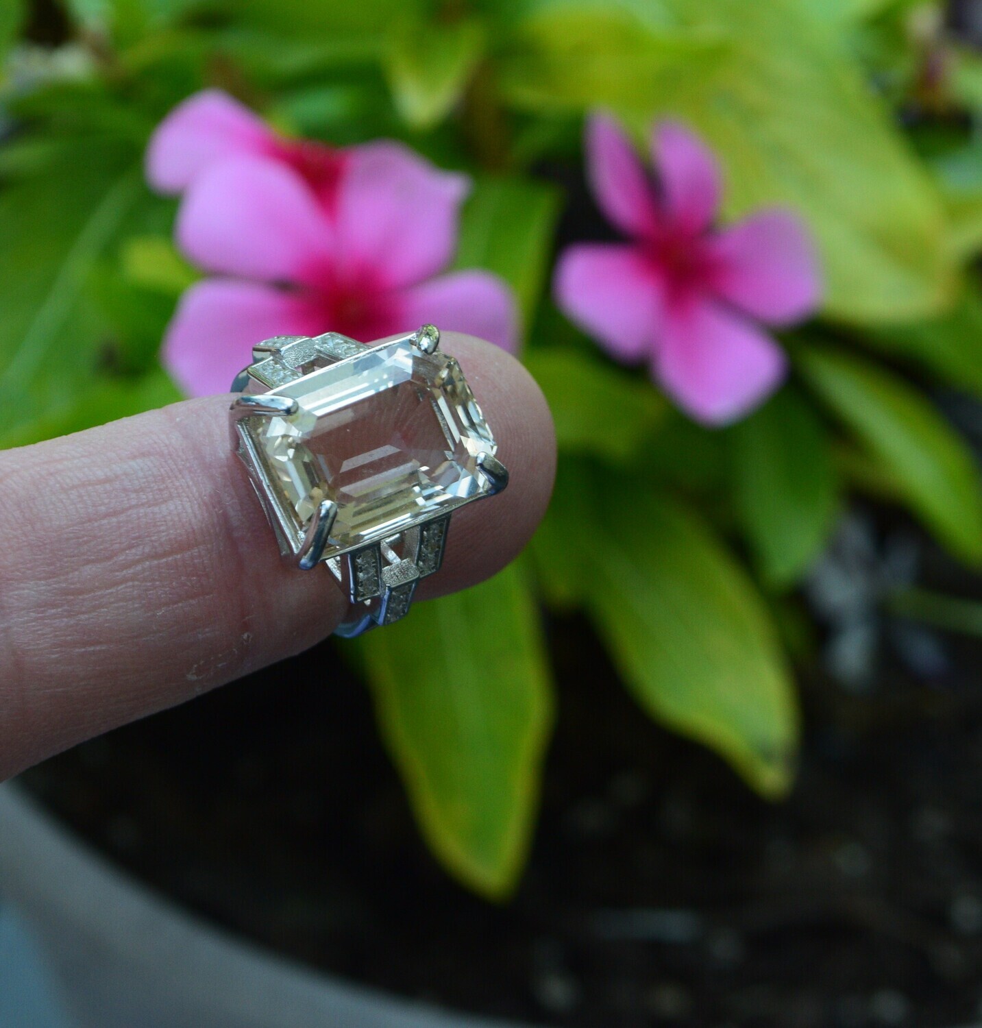 Topaz Ring, Size 7. 15.2 cwt. Topaz. Unheated .15.5x11.8x7.7mm. See Video