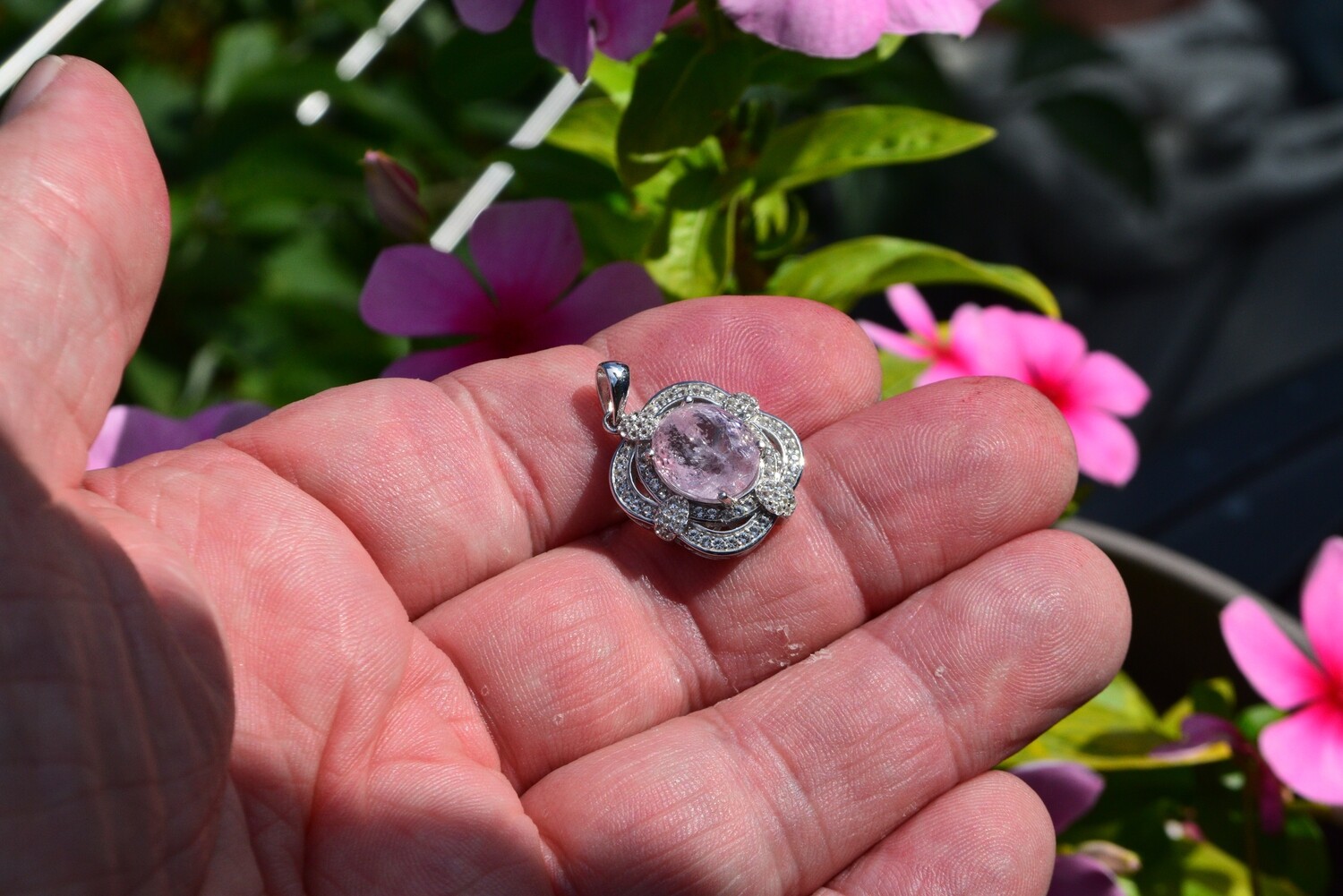 Morganite Pendant  5.3cwt, 11.5x10mm. See Video