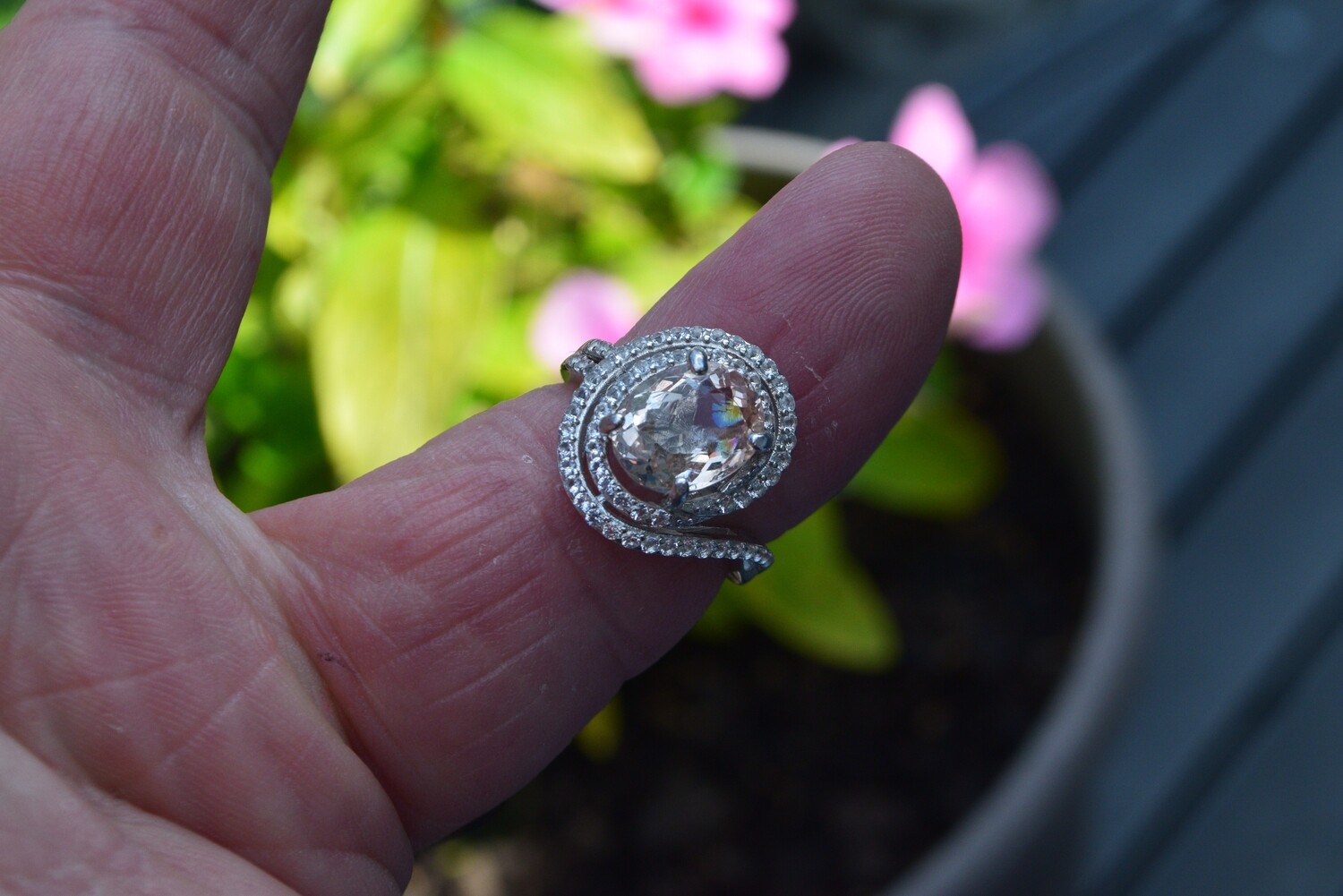 Size 7 Morganite Ring. 2.7cwt. 10.5x8.3mm. See Video