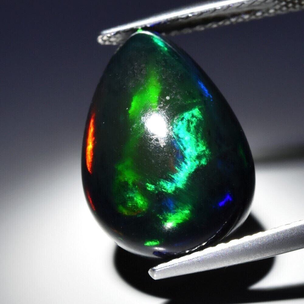 Opal . Approx. 4.91cwt. Master Valuer Appraised 625.  15.3x10.8x6.1mm . Oct. Birthday.