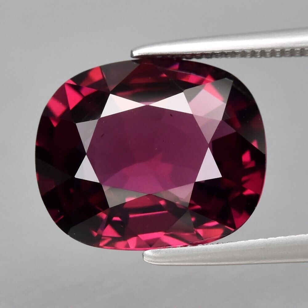 Rhodolite Garnet. 5.3cwt. Natural Earth Mined. 11.7x9.8x5.2. See Video