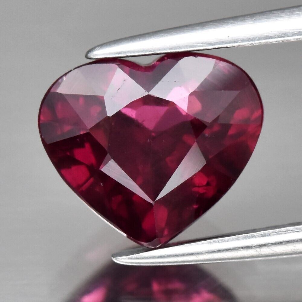 Rhodolite Garnet. 2.55cwt. Natural Earth Mined.9.5x8x5.7mm. Heart. See Video