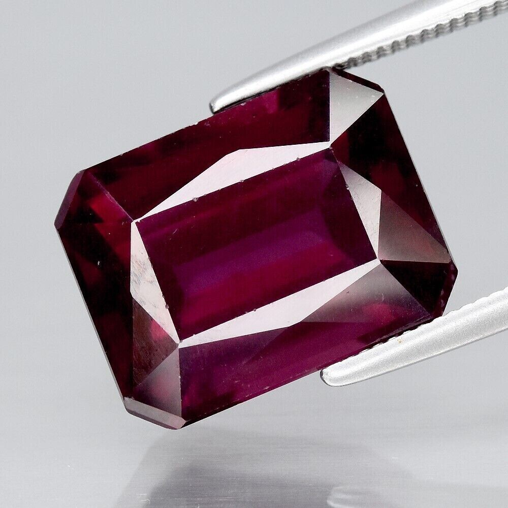 Rhodolite Garnet. 6.4cwt. Natural Earth Mined.11.5x8.8x6mm. See Video