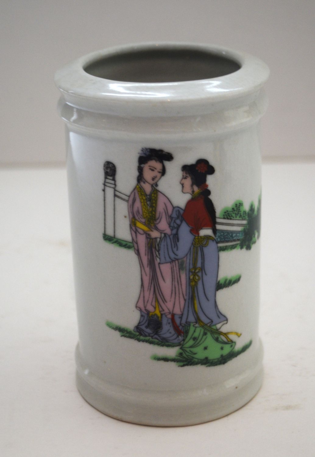 Vintage Chinese  Vase from Estate of Avid Collector. Approx. 13x8cm