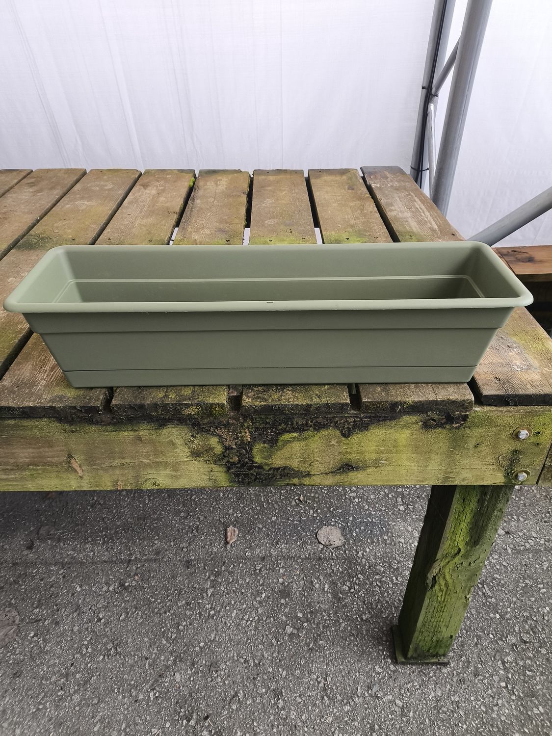 24” green window box