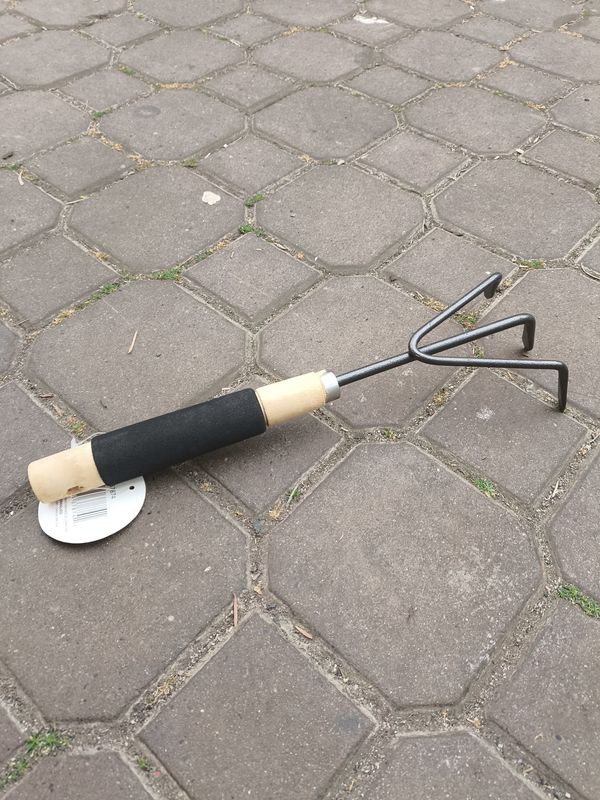 Cultivator (Wood/Foam Handle)