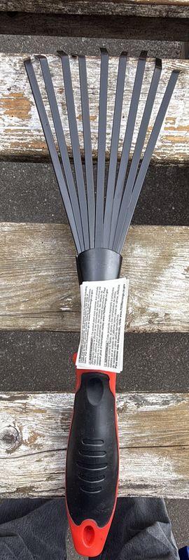 BOND Easy Grip Fan Rake