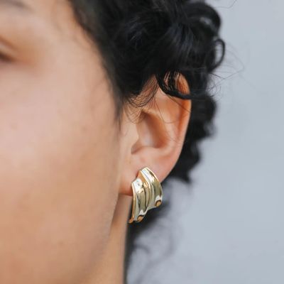 Bold Wave - Gold Earrings