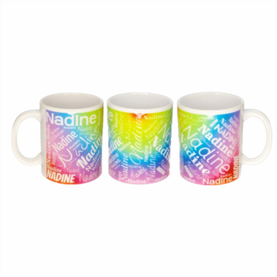 personalisierte Tasse mit Ihrem Namen in weiß auf einem Regenbogen
