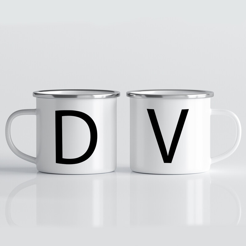 Emaille Tasse schwarzem Monogramm