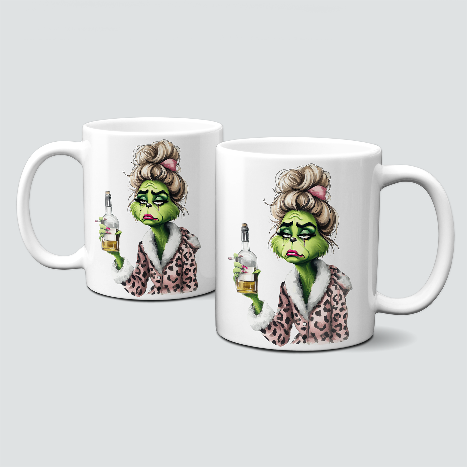 oh-cuptastic Tasse,  Weihnachten-Grinchlady-Grinch-Frau-Bademantel-blonder Dutt-Wiskey