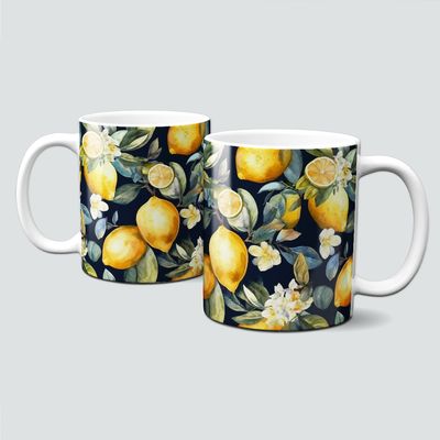 Tasse mit Zitronen / Limetten und Blüten