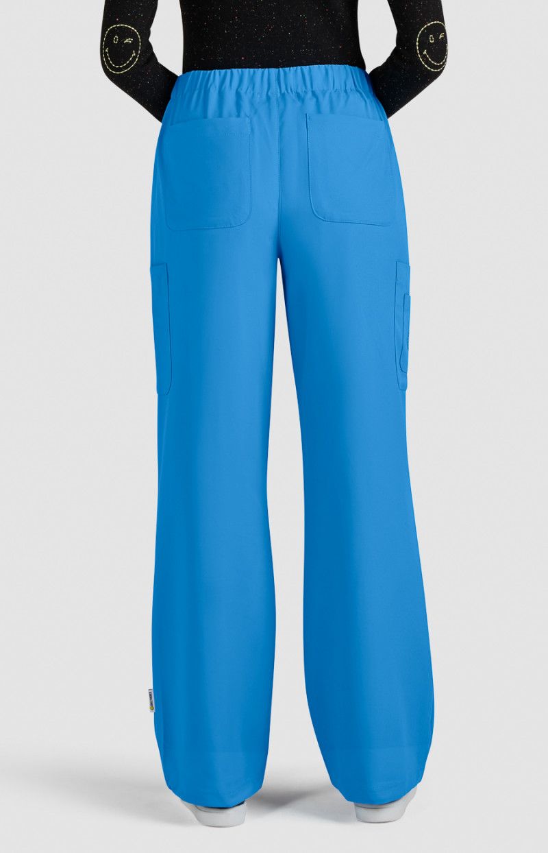 koi | SmileyWorld Jubilant Women&#39;s 7-Pocket Scrub Pant