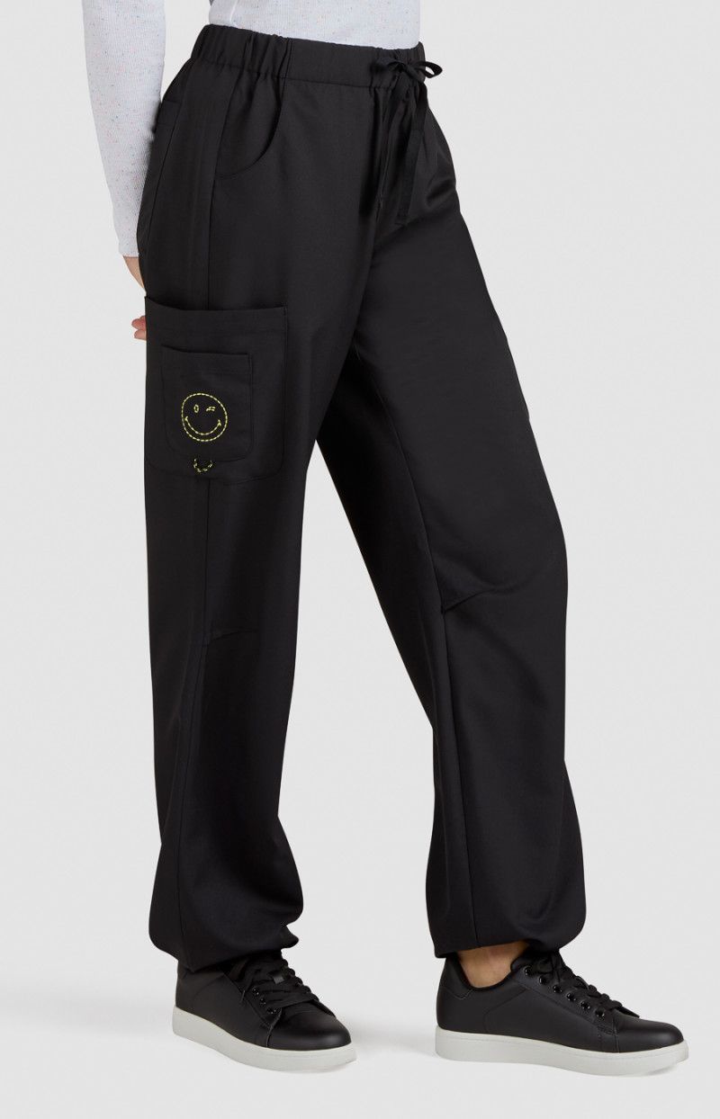 koi | SmileyWorld Jubilant Women&#39;s 7-Pocket Scrub Pant
