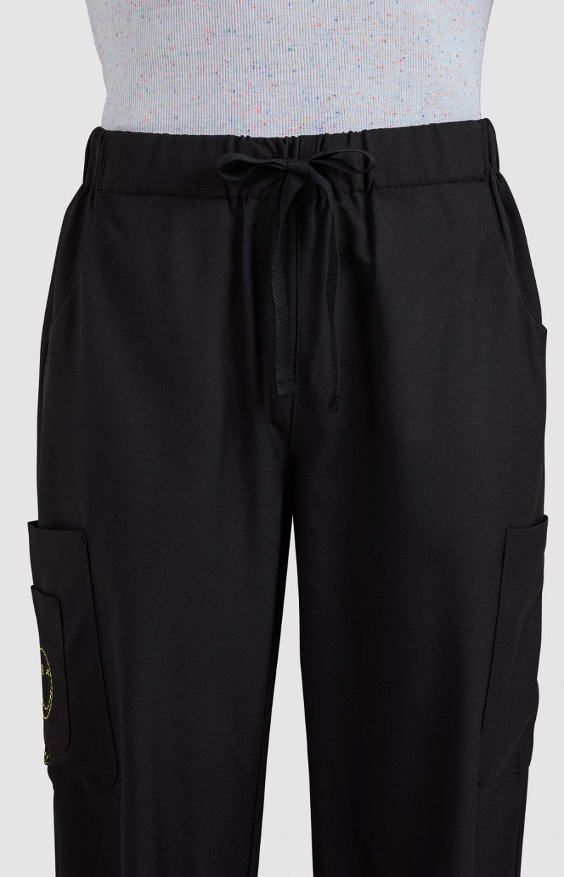 koi | SmileyWorld Jubilant Women&#39;s 7-Pocket Scrub Pant