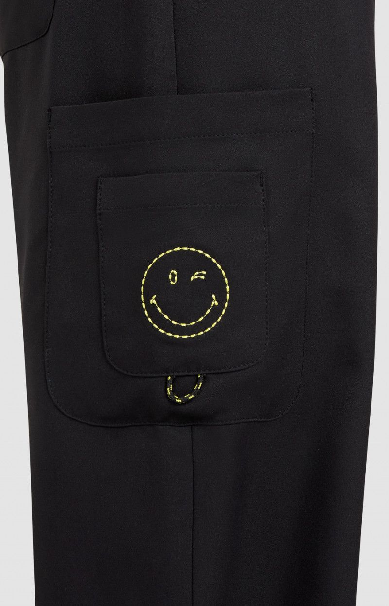 koi | SmileyWorld Jubilant Women&#39;s 7-Pocket Scrub Pant