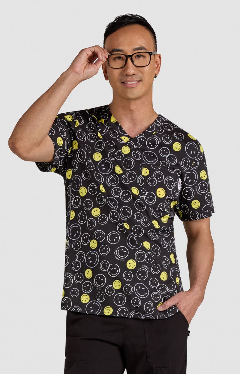 koi | SmileyWorld Confident Men&#39;s 1-Pocket Print Scrub Top