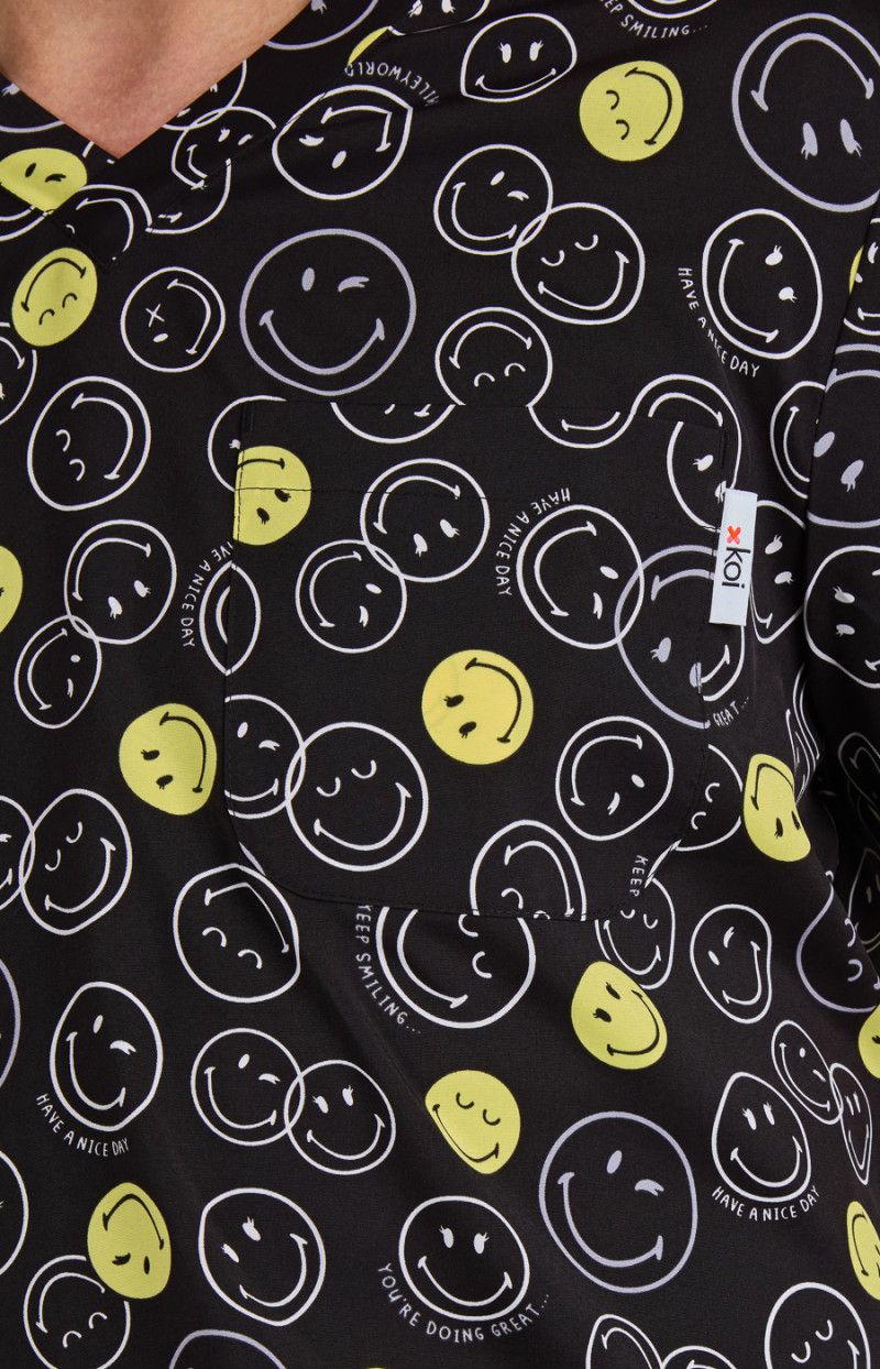koi | SmileyWorld Confident Men&#39;s 1-Pocket Print Scrub Top