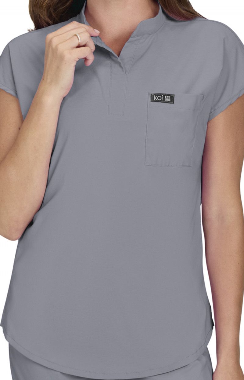 koi Basics Ari Women&#39;s 1-Pocket Stretch Tuck-In Scrub Top