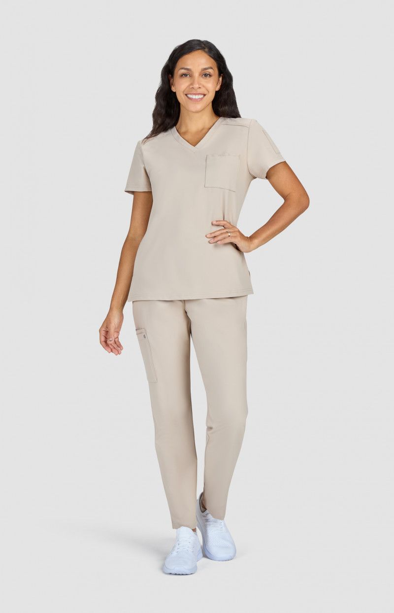 Cureology x koi Aura Women&#39;s 2-Pocket V-Neck Tuck-In Scrub Top