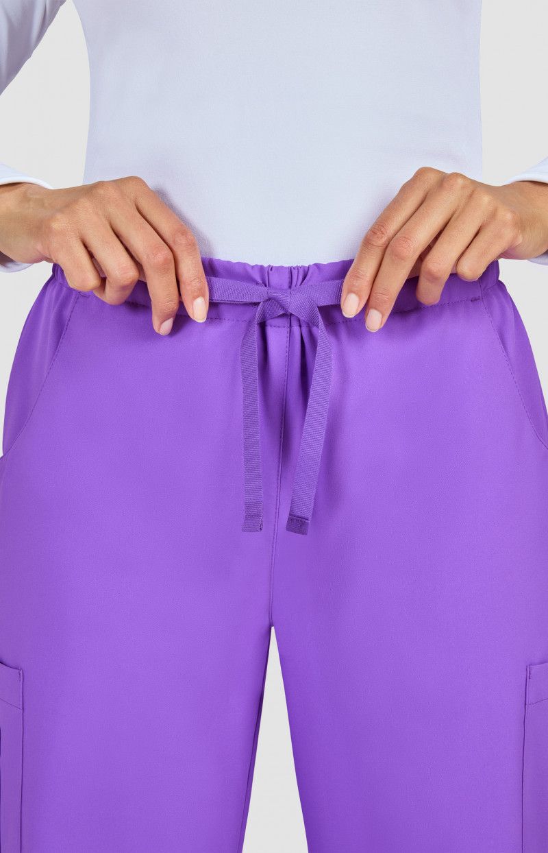koi | SmileyWorld Jubilant Women&#39;s 7-Pocket Scrub Pant