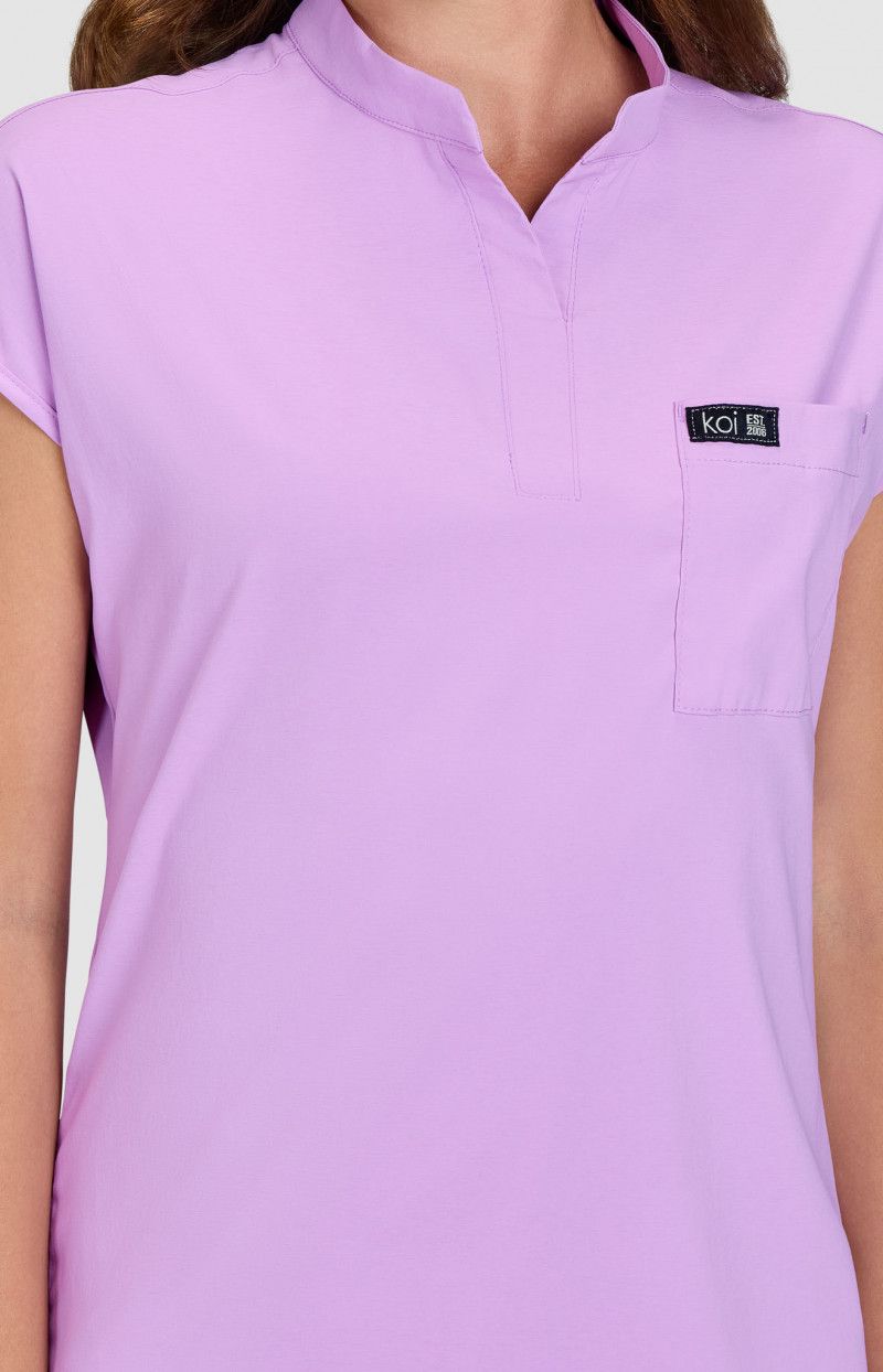 koi Basics Ari Women&#39;s 1-Pocket Stretch Tuck-In Scrub Top