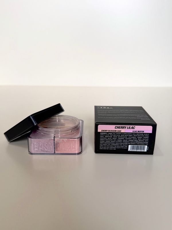 HUDA BEAUTY  Easy Bake Loose Powder Brightening + Correcting Duo Cherry Lilac