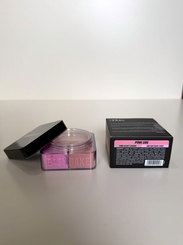 HUDA BEAUTY  Easy Bake Loose Powder Brightening + Correcting Duo Pink UBE