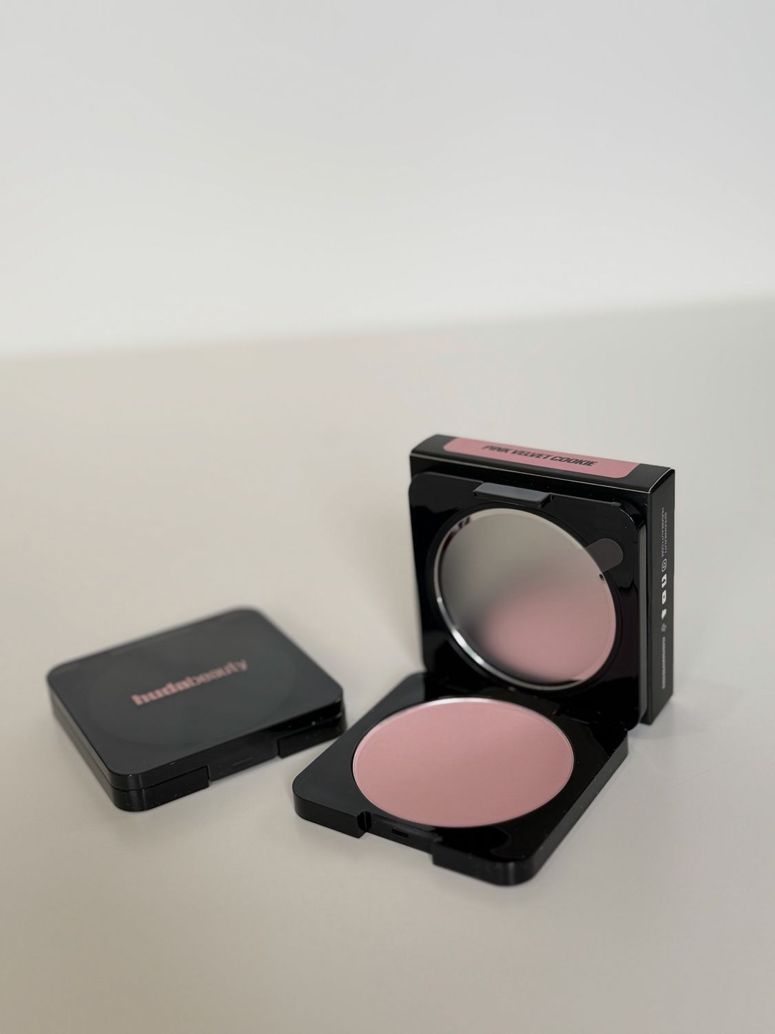 HUDA BEAUTY  Easy Bake Airbrush Matte Pressed Setting Powder Pink Velvet Cookie