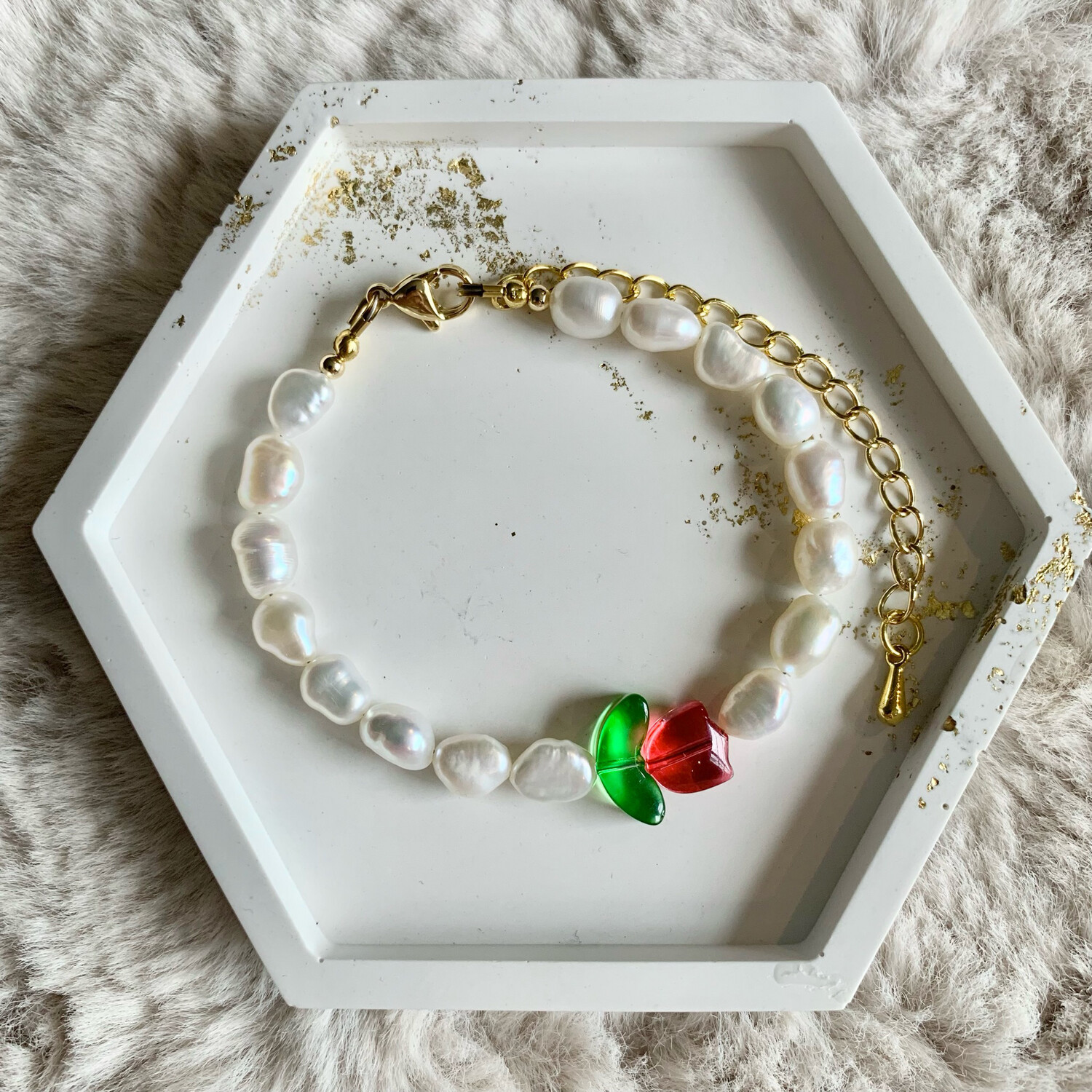 Bracelet freshwater baroques pearls &amp; red tulip with expandable chain
