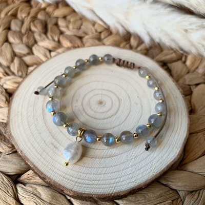 Bracelet ~ Labradorite &amp; one freshwater pearl