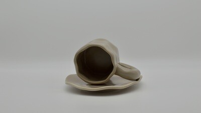 Nordic Tasse mit Untertasse aus Keramik in beige