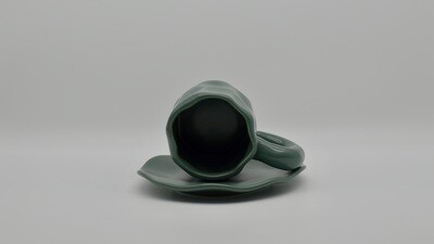 Nordic Tasse mit Untertasse aus Keramik in grün