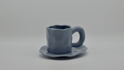 Nordic Tasse mit Untertasse aus Keramik in graublau