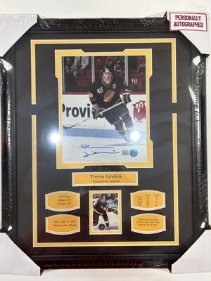 TREVOR LINDEN - AUTOGRAPHED VANCOUVER CANUCKS 16X20 FRAME