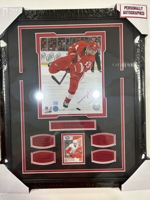 PAVEL DATSYUK - AUTOGRAPHED DETROIT RED WINGS16X20 FRAME