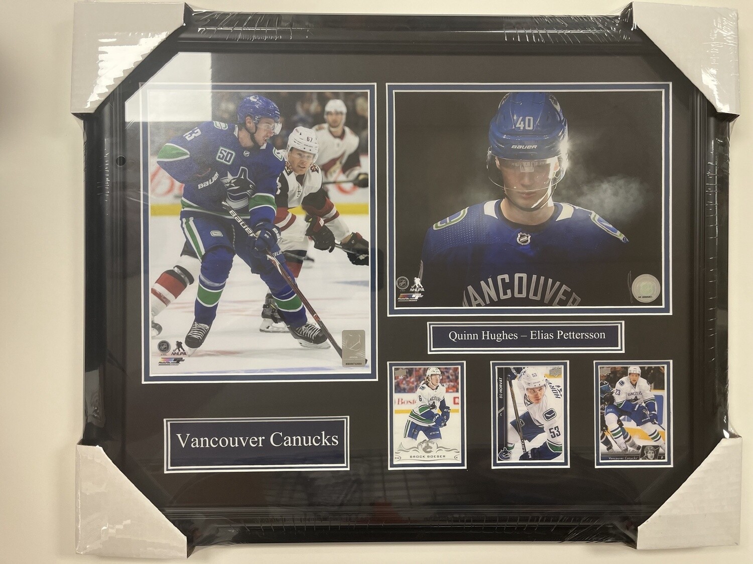 TEAM PHOTO COLLAGE - VANCOUVER CANUCKS 16X20 FRAME