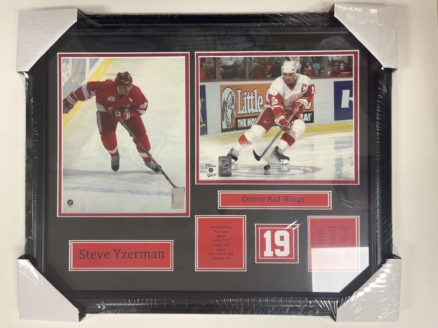 STEVE YZERMAN - DETROIT RED WINGS 2 PHOTO 16X20 FRAME