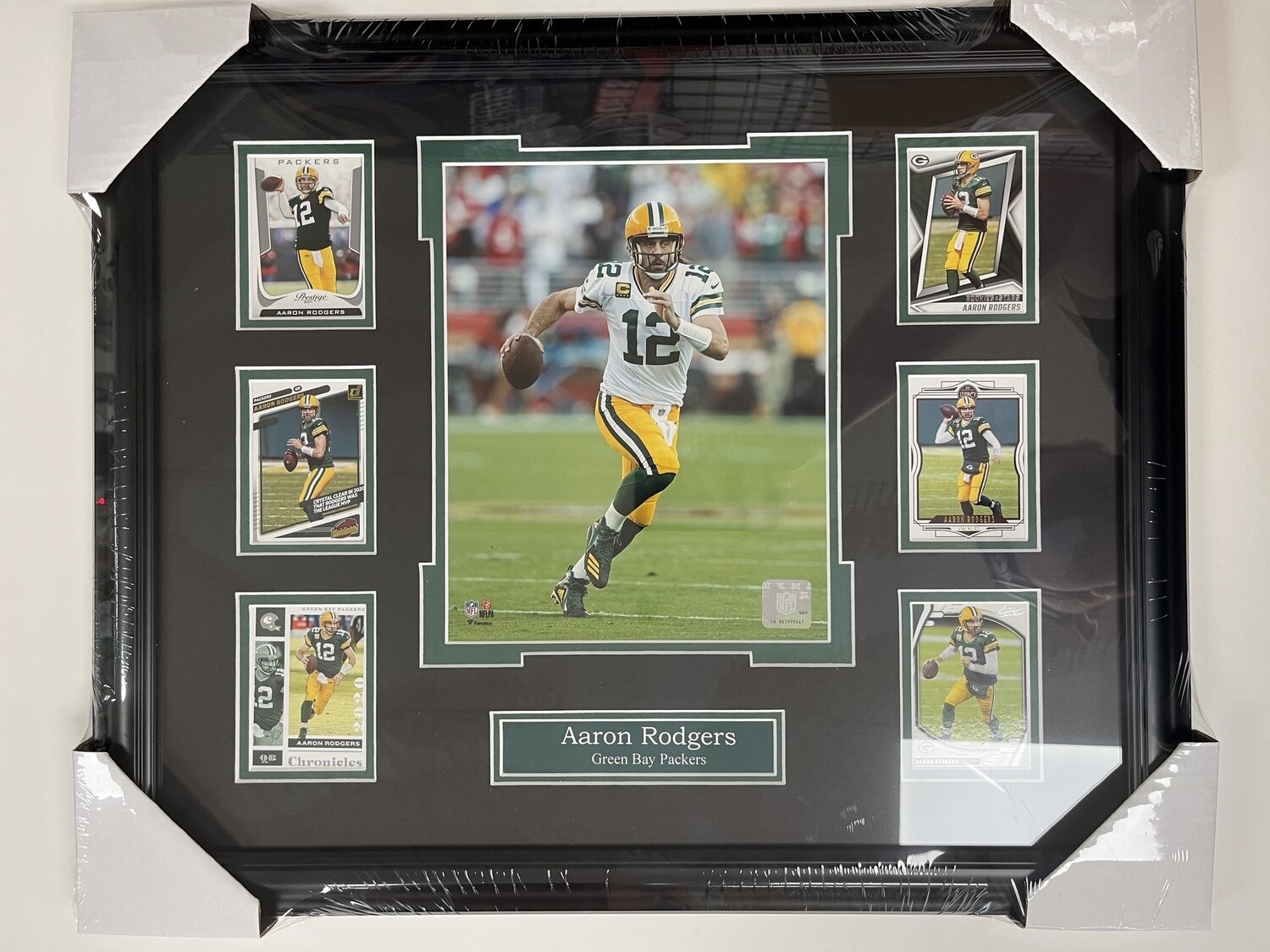 AARON RODGERS - GREEN BAY PACKERS 16X20 FRAME