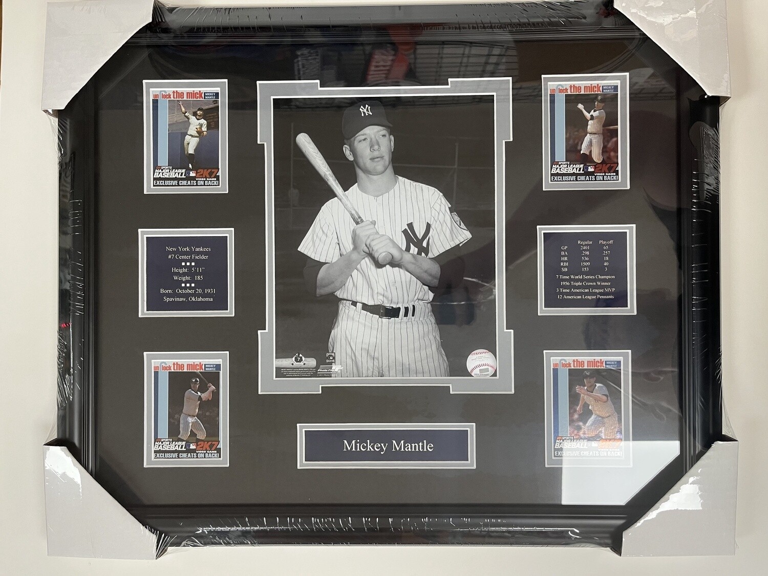 MICKEY MANTLE - NEW YORK YANKEES 16X20 FRAME