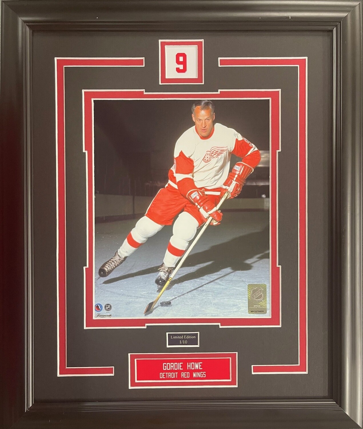 GORDIE HOWE - DETROIT RED WINGS LIMITED EDITION #/10 13X16 FRAME