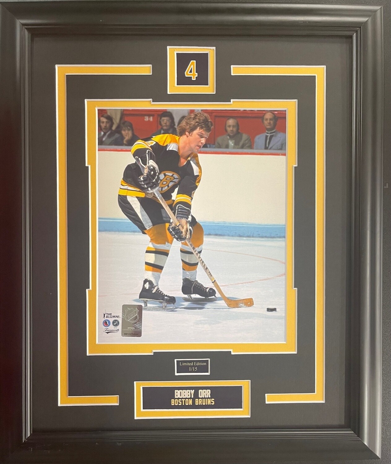 BOBBY ORR - BOSTON BRUINS LIMITED EDITION #/15 BOSTON BRUINS 13X16 FRAME