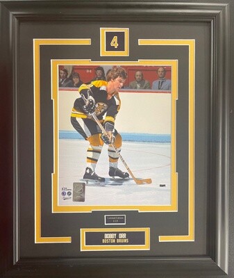BOBBY ORR - BOSTON BRUINS LIMITED EDITION #/15 BOSTON BRUINS 13X16 FRAME
