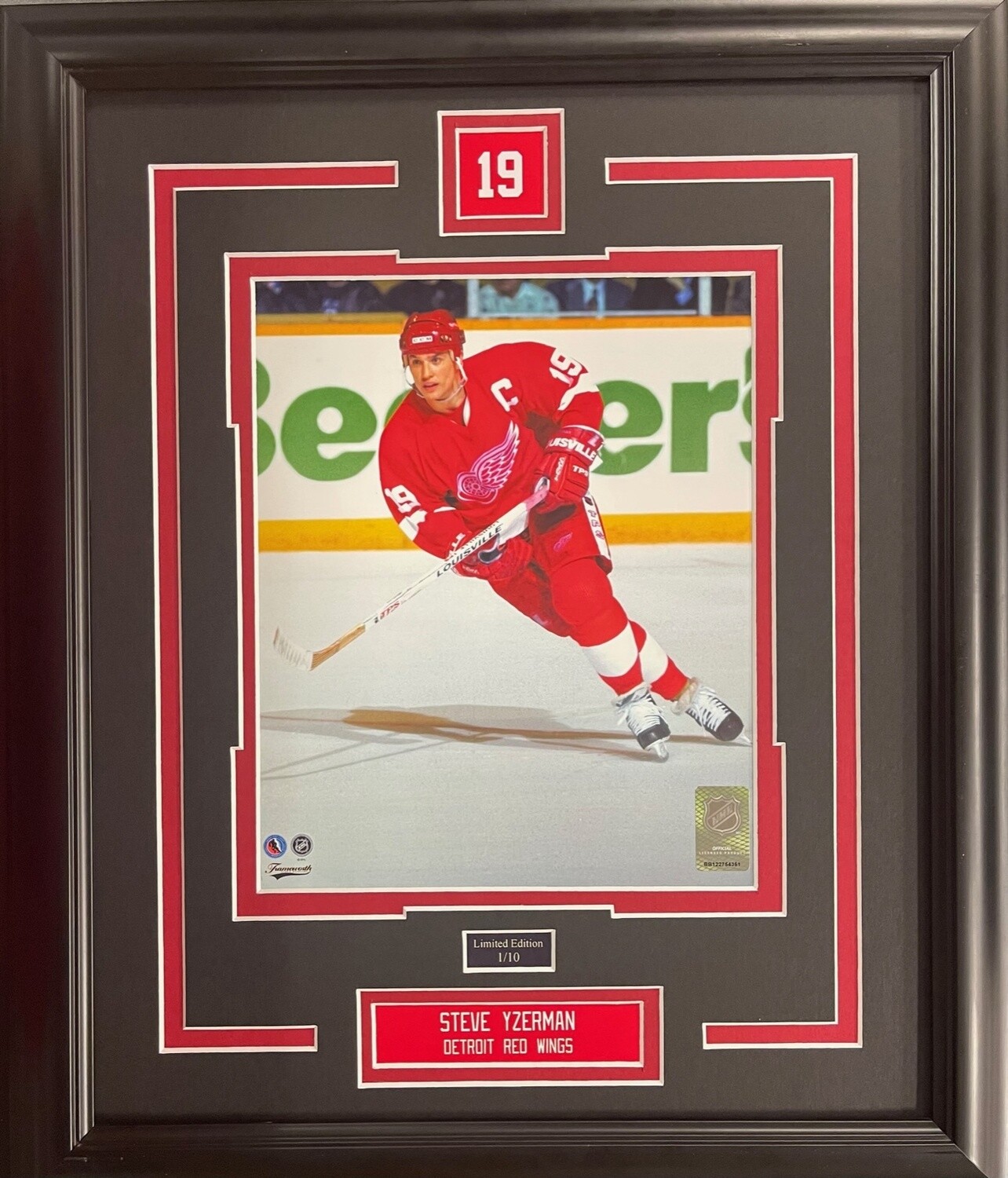 STEVE YZERMAN - DETROIT RED WINGS LIMITED EDITION #/10 13X16 FRAME