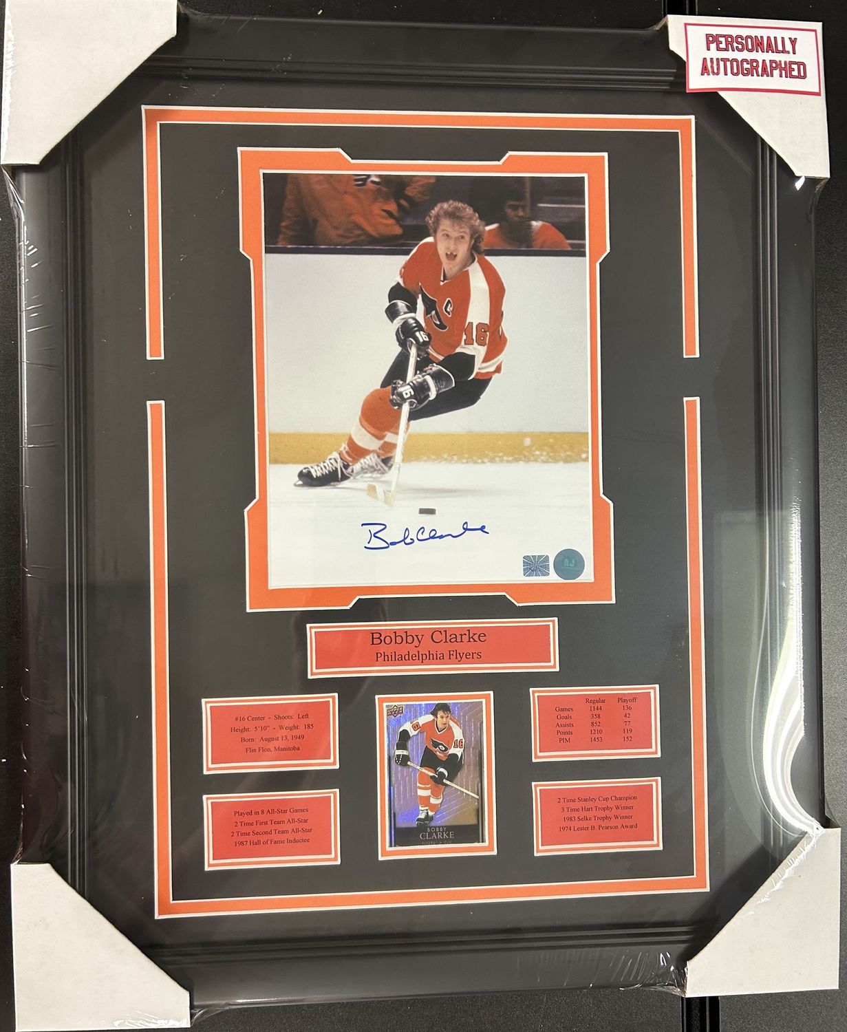 BOBBY CLARKE - AUTOGRAPHED PHILADELPHIA FLYERS 16X20 FRAME